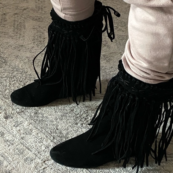 Boots - Picture 2 of 6